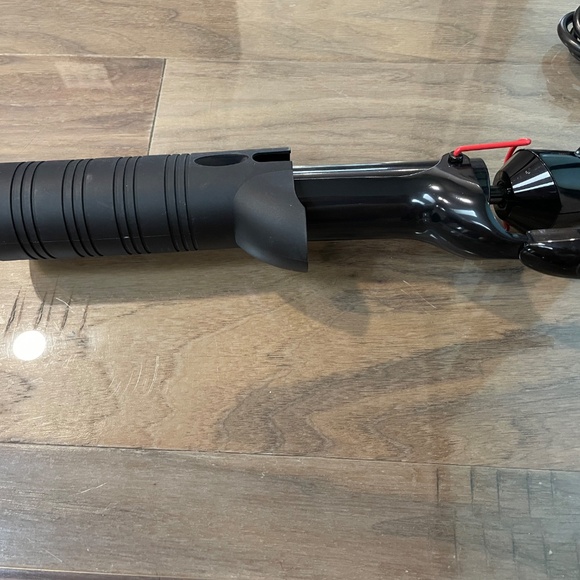 Excellent Condition Ceramic Curling Iron with Protective Cover - Picture 7 of 11